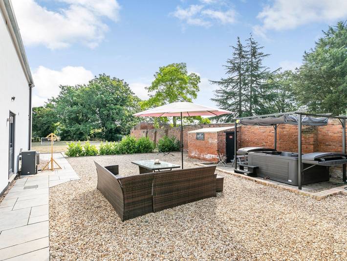 Log cabin for 12 people, with pets in Lincolnshire