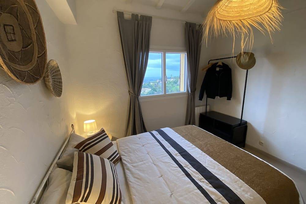 Ganze Wohnung, Maisonnette apartment 69M2 2bed with large terrace sea and mountain view in Vallauris, Mittelmeerküste (Frankreich)