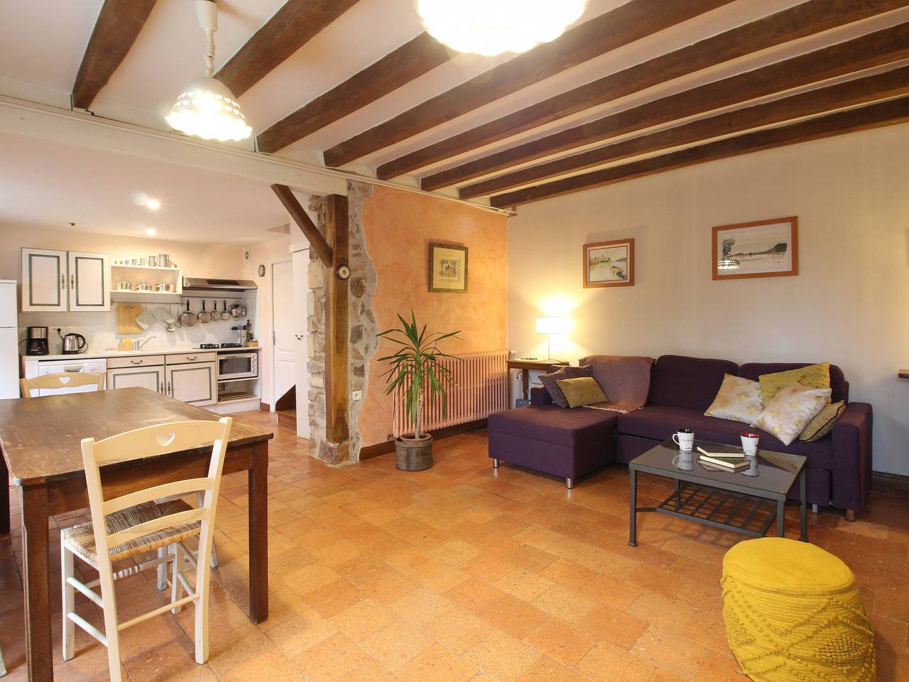 Jolie maison en pierre avec jardin privatif, proche de la Loire et des châteaux, animaux bienvenus in Blaison-Gohier, Région d'Angers
