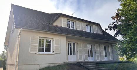 Gîte pour 12 personnes, avec jardin et balcon à Saint-Symphorien-de-Marmagne