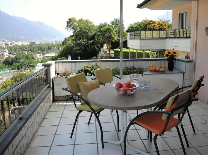Entire apartment, Apartment with large balcony and view over the roofs of the surrounding area in Ascona, Ticino Alps and Verbano