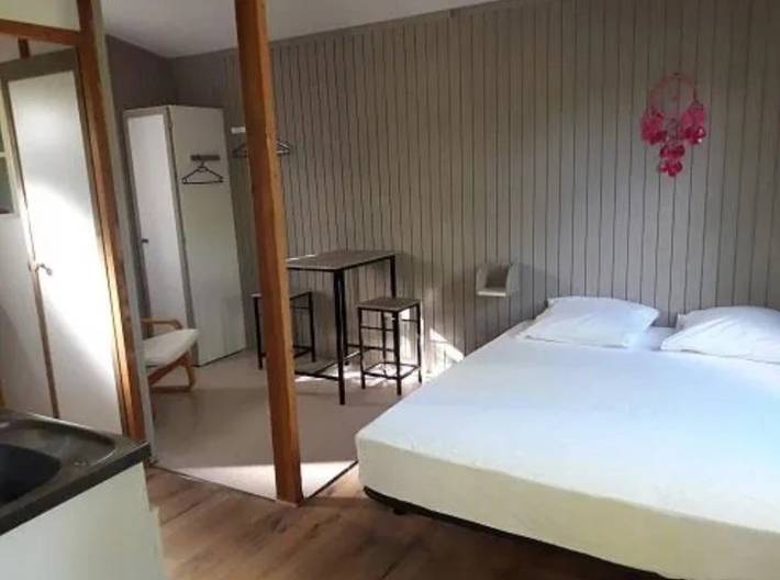 Gîte pour 2 personnes, avec bassin pour enfant ainsi que jacuzzi et sauna à Darbres - 4
