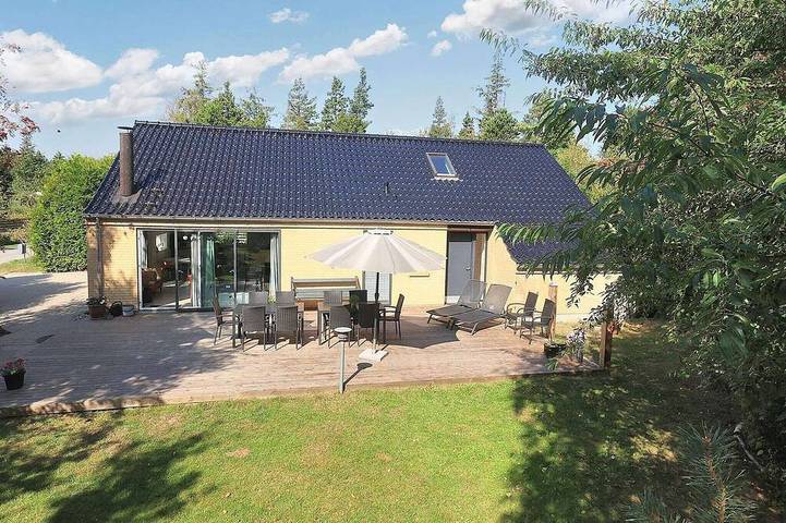 Ferienhaus für 10 Personen, mit Whirlpool und Sauna sowie Terrasse