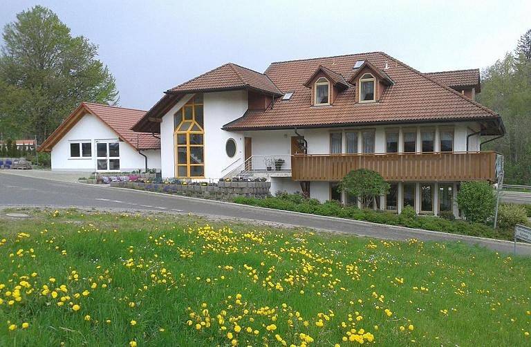 Dzt-Schwarzwaldhotel garni - Classic Vierbettzimmer Comfort mit Dusche und Wc in Unterkirnach, Mittlerer Schwarzwald