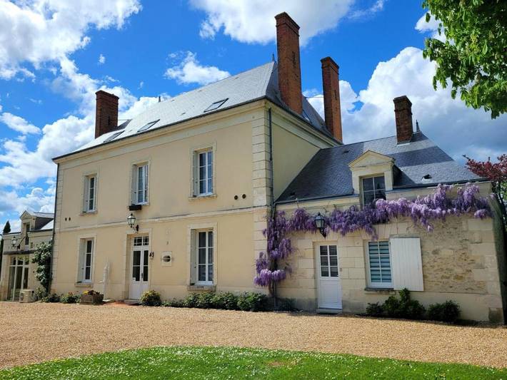 Cottage pour 2 personnes, avec jardin ainsi que terrasse et piscine à Genillé