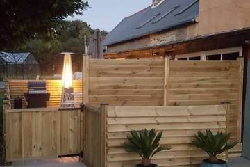 Gîte pour 4 personnes, avec terrasse ainsi que jardin et jacuzzi, animaux acceptés à Ménéac