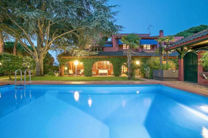 Villa per 8 persone, con Balcone e Terrazza nonché Giardino e Piscina a San Felice Circeo