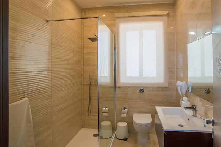 Ganze Wohnung, Modernes Apartment mit freiem Meerblick und eigenem Infinity-Pool in Marsaskala, Insel Malta