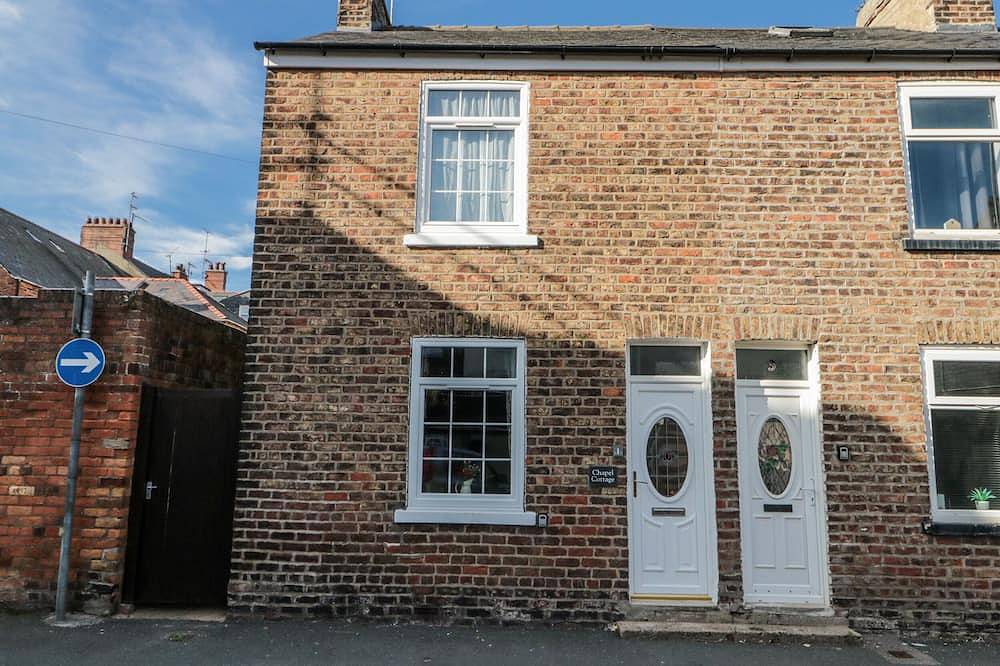 Log Cabin for 6 People in Filey, North Yorkshire
