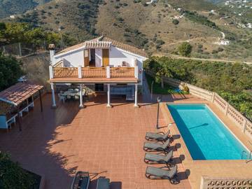 Gîte pour 8 personnes, avec jardin ainsi que piscine et terrasse, animaux acceptés sur la Costa del Sol
