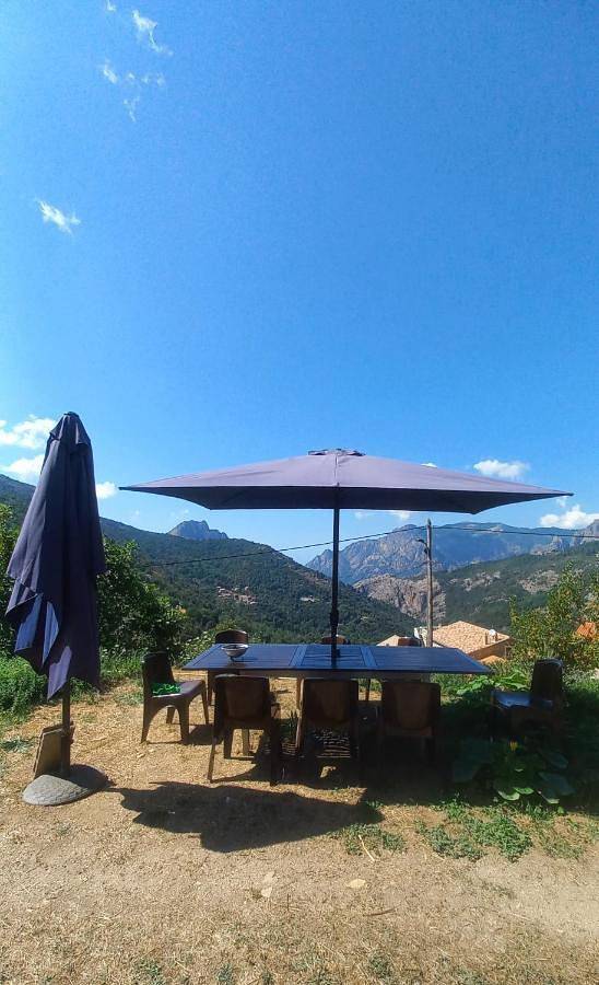 Gîte pour 4 personnes, avec Terrasse ainsi que Jardin et Vue à Marignana