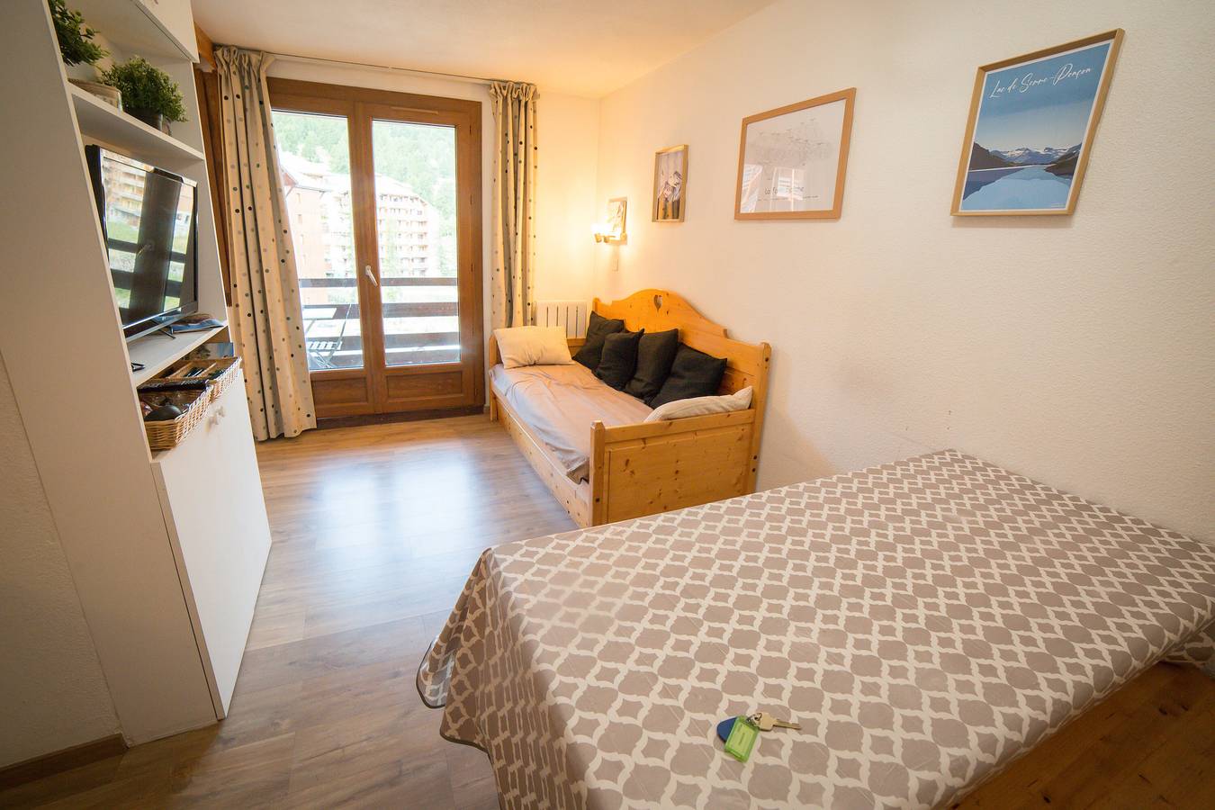 Apartamento entero, Apartamento 'Appartemment 6 Couchages Risoul' con vistas a la montaña y balcón in Station de Risoul, Risoul