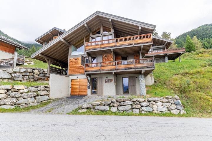 Gîte pour 10 personnes, avec Jacuzzi ainsi que Terrasse et Sauna à Modane