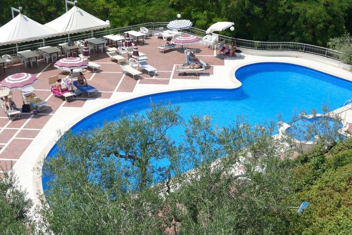 Hotel für 6 Personen, mit Kinderpool und Ausblick sowie Garten und Pool - 1