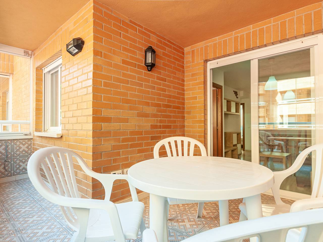 Entire apartment, Beachfront Apartment in Oropesa del Mar for 4 with Pool, Parking, and Terrace in Marina d'Or, Oropesa del Mar