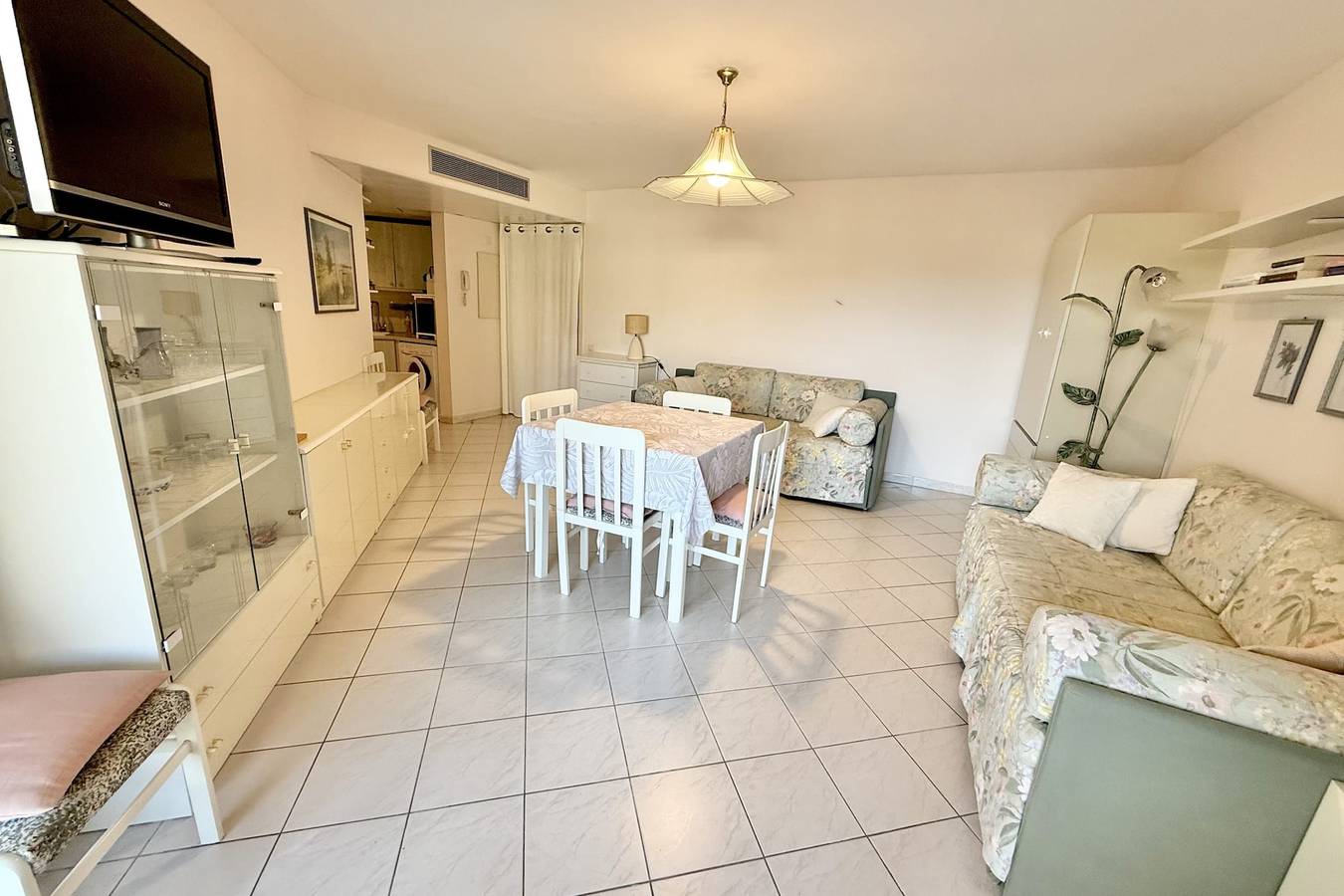 Ganze Ferienwohnung, Ferienwohnung für 4 Personen mit Balkon in Golfe-Juan, Vallauris