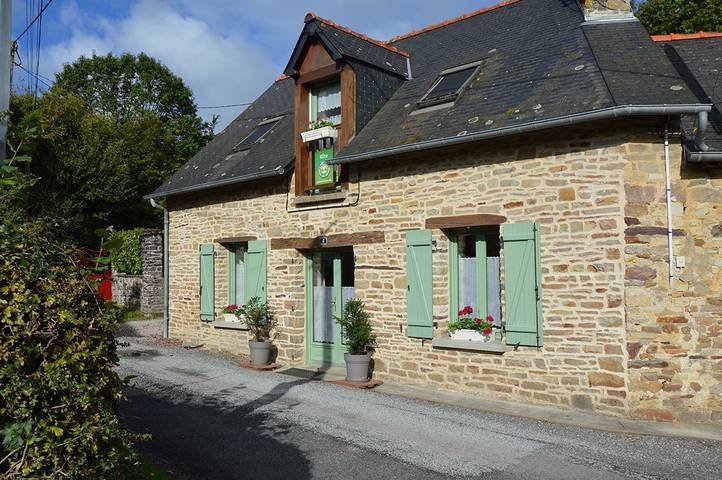 Gîte pour 4 personnes, avec Terrasse ainsi que Jardin et Vue à Montfort-sur-Meu