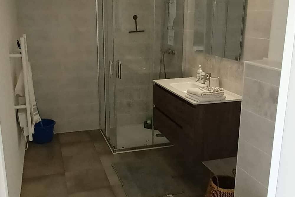 Apartamento entero, Appartement Neuf, à 5minutes de la Plage, Commerce au Rdc, Pour 4 Personnes in Brignogan-Plage, Región de Brest