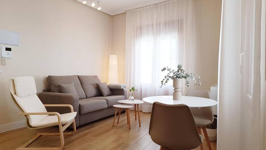 Ferienwohnung für 3 Personen, mit Ausblick und Balkon - 1