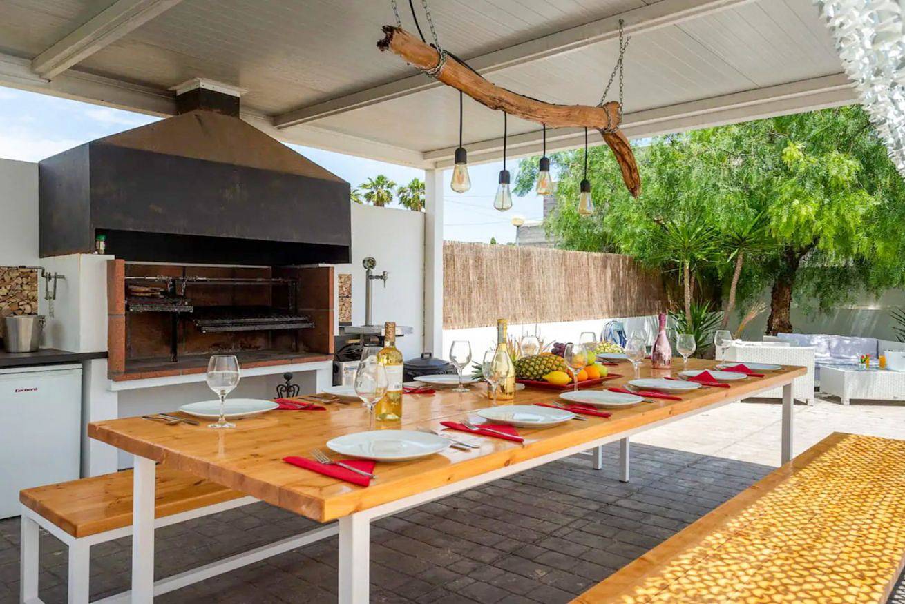 Villa Noa – Disfruta Ibiza desde una villa privada con encanto en Jesús in Ca na Negreta, Santa Eulària des Riu