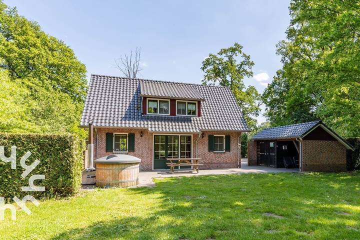 Ferienhaus für 12 Personen, mit Terrasse und Whirlpool sowie Garten und Sauna in Bocholt