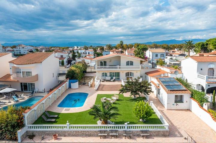 Chalet para 8 personas, con jardín además de piscina y jacuzzi en Provincia de Gerona - 2