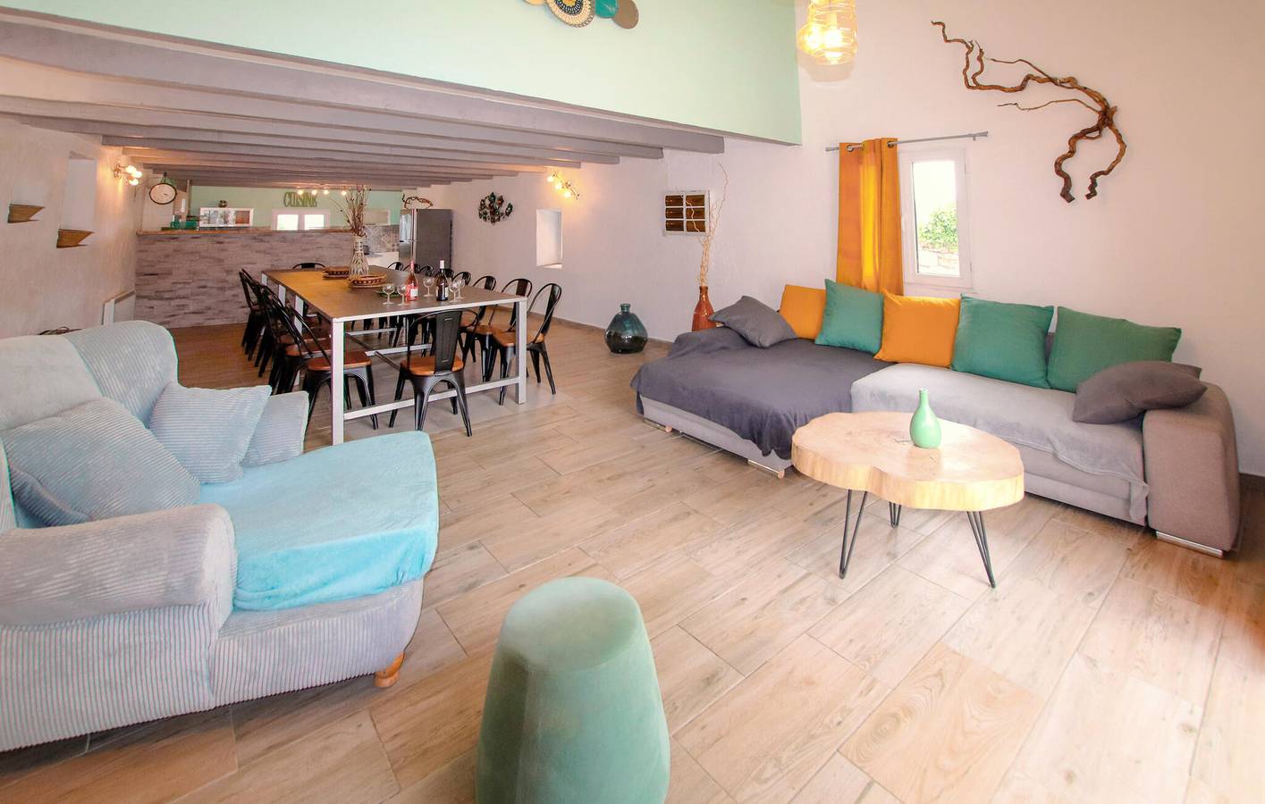 Riverside Retreat mit Pool und Garten - 900m zum Strand! in Pont-de-Labeaume, Parc naturel régional des Monts d'Ardèche