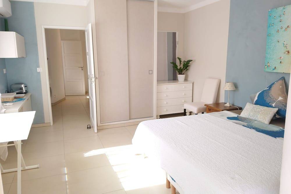 Appartement entier, Plage à 350m, balades et randonées ,vue mer, appart+terrasse couverte in Les Issambres, Roquebrune-sur-Argens