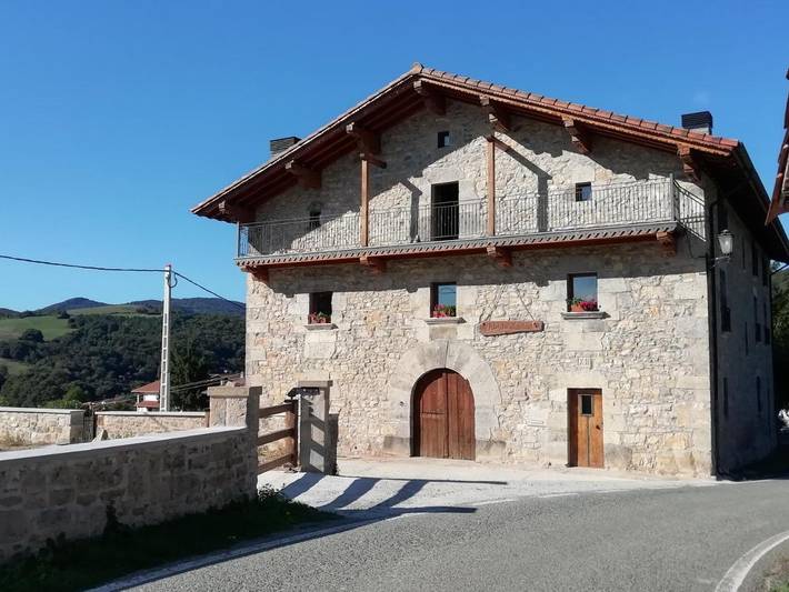 Casa rural para 10 personas, con jardín y vistas en Basaburúa Mayor