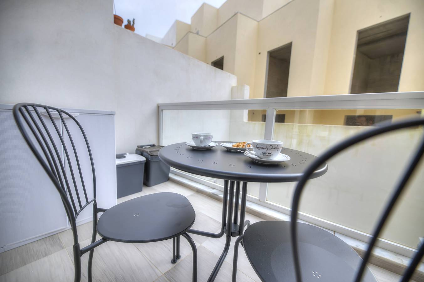 Entire apartment, Holiday apartment for 3 people with terrace in San Giljan, Malta Island
