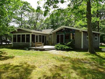 Vacation Home for 28 Guests in Yarmouth (MA), Cape Cod, Picture 2