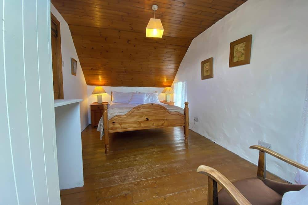 Traditional cosy stone cottage with sea views in County Kerry