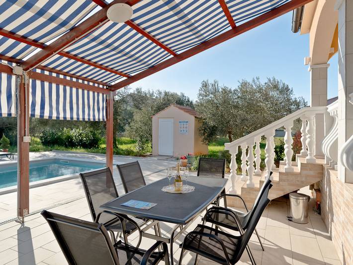 Ferienhaus für 6 Personen, mit Terrasse und Garten in Sukosan - 2