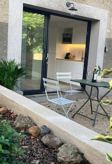 Gîte pour 2 personnes, avec jardin à Charbonnières-les-Bains