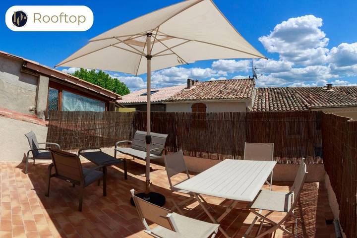 Gîte pour 4 personnes, avec terrasse et vue dans Office De Tourisme De Greoux Les Bains