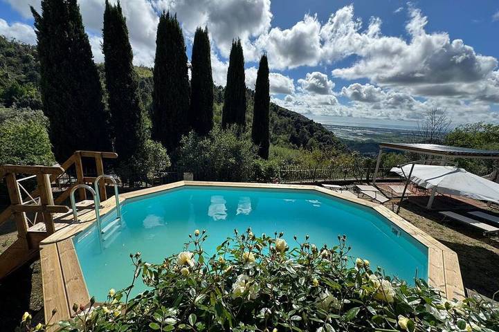 Villa with pool for 5 people, with garden in Lucca
