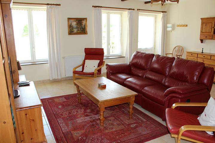 Gîte pour 5 personnes, avec jardin et terrasse ainsi que piscine et vue sur le lac à Saint-Sauveur-le-Vicomte - 4