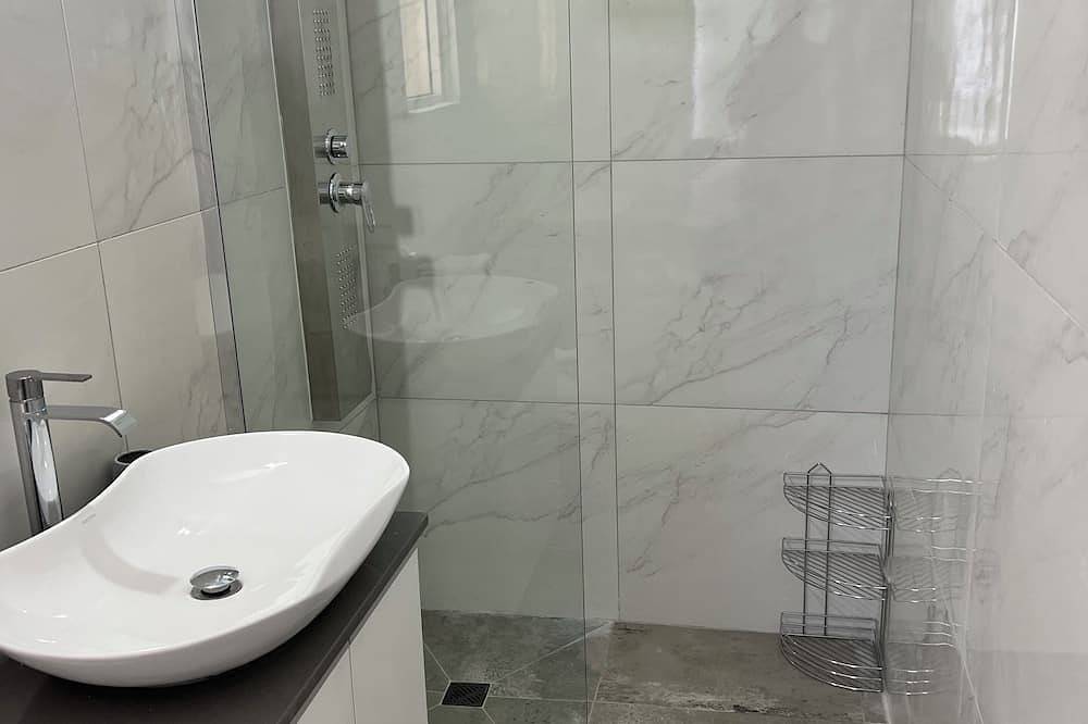 Ganze Wohnung, Sea view apartment with Wifi, Ac in amazing location in Larnaca in Larnaka, Larnaca Bezirk