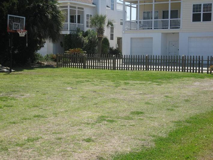 Vacation rental for 10 people, with yard in Tybee Island