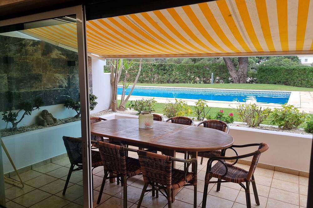 Praia Da Falésia Moradia V3 200 M Praia, Piscina, Jardim, Lareira Barbecue in Praia da Falésia, Albufeira