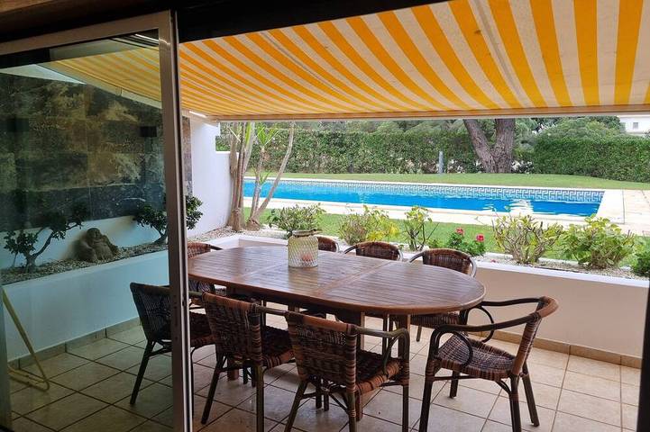Ferienhaus für 8 Personen, mit Pool und Balkon sowie Garten - 1