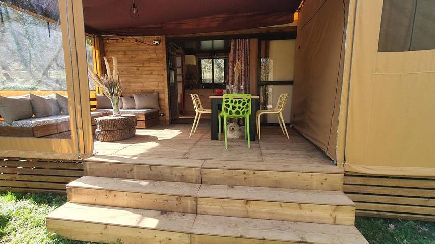 Camping pour 5 personnes, avec Terrasse ainsi que Jardin et Vue