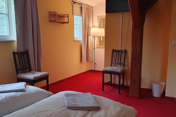 Ganze Wohnung, Ferienwohnung im Gutshof – Direkt gegenüber dem Schloss mit Terrasse und Wlan in Gablenz, Oberlausitz-Niederschlesien