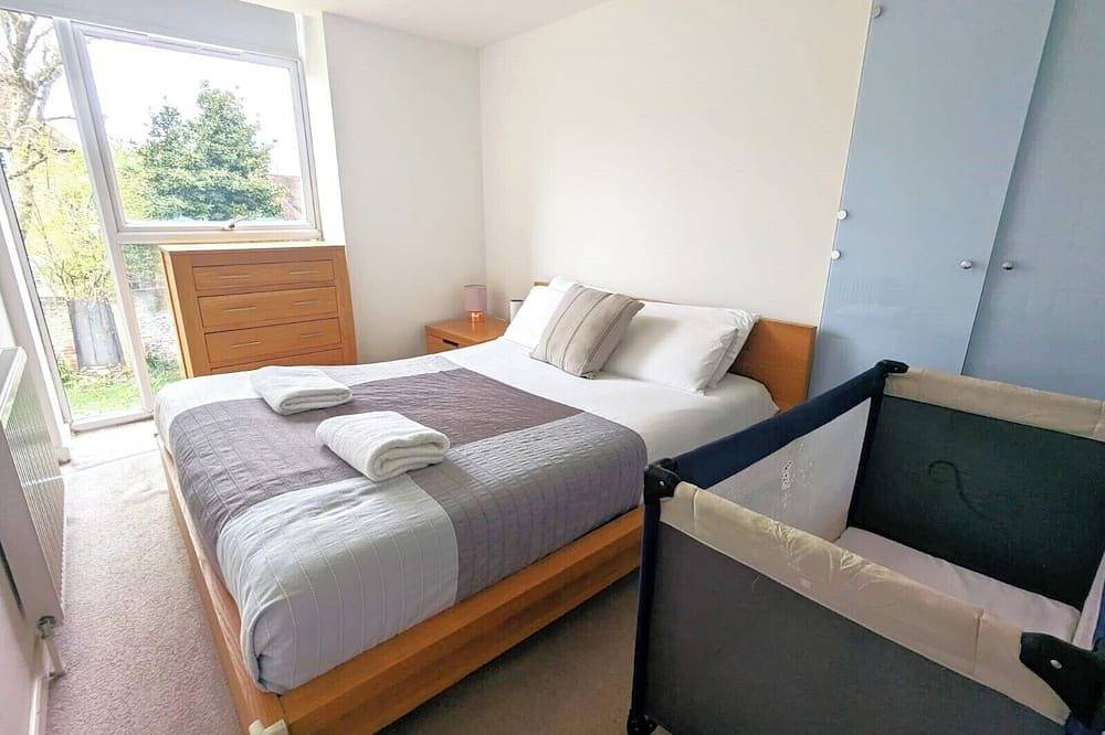 Entire apartment, Chichester City Centre Apartment, Sleeps 4, family friendly. in Chichester, West Sussex