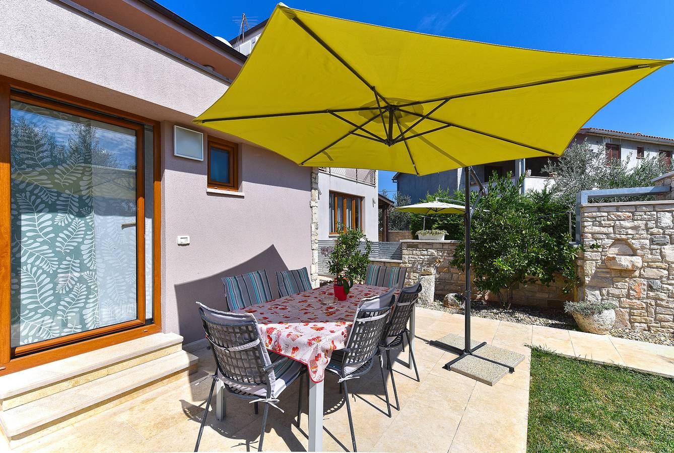 Ganze Wohnung, Ferienwohnung für 6 Personen mit Terrasse in Fazana, Südküste Istrien