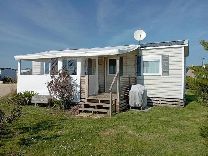 Camping pour 7 personnes, avec piscine ainsi que jacuzzi et terrasse, animaux acceptés