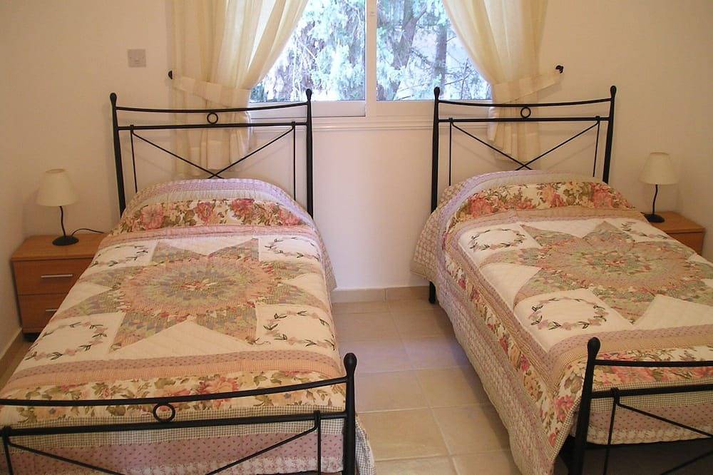 Villa con 3 camere da letto a bordo piscina a Kato Paphos, Cipro con terrazza panoramica e connessione Wi-Fi gratuita in Pafo, Sud di Cipro