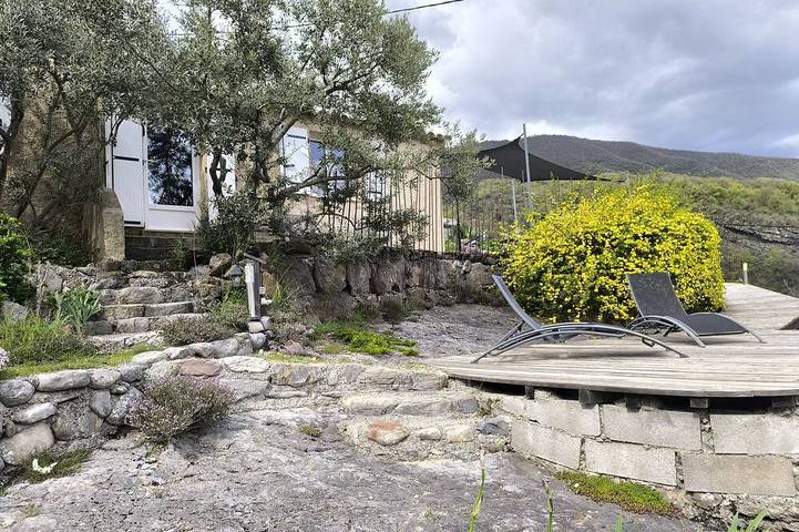 Gîte pour 4 personnes, avec jardin et balcon à La Robine-sur-Galabre
