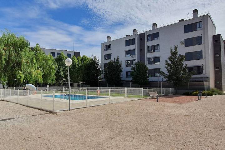Ferienwohnung für 4 Personen, mit Balkon und Pool - 1