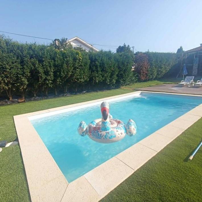 Casa de férias para 4 pessoas, com terraço e jardim e ainda piscina em Cortegaça